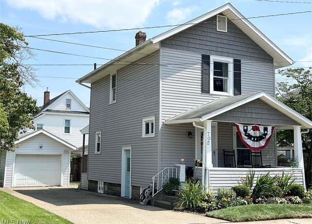 Property at 702 10th St NE, Massillon, OH 44646, 2 beds, 1.5 baths