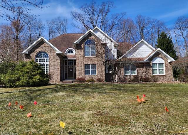 Property at 680 Saddlebrook Dr, Youngstown, OH 44512, 4 beds, 3.5 baths