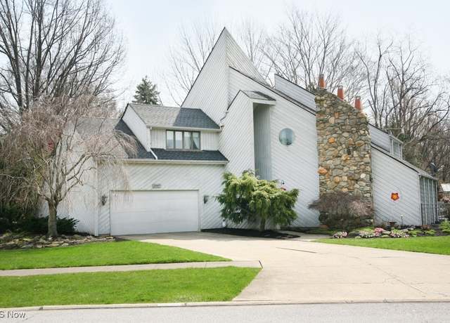 Property at 30907 Arlington Cir, Bay Village, OH 44140, 4 beds, 2.5 baths