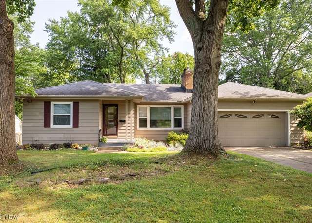 Property at 2087 Thornhill Dr, Akron, OH 44313, 2 beds, 2 baths