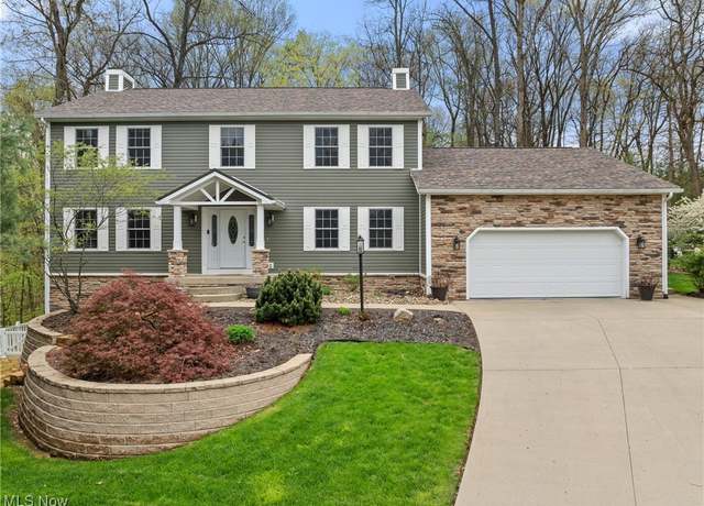 Property at 5180 Pine Valley Dr, Zanesville, OH 43701, 4 beds, 2.5 baths