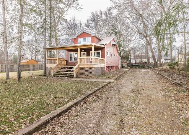 Property at 1805 Keystone Rd, Parma, OH 44134, 3 beds, 2.5 baths