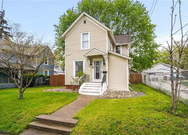 Property at 288 College St, Wadsworth, OH 44281, 3 beds, 2 baths