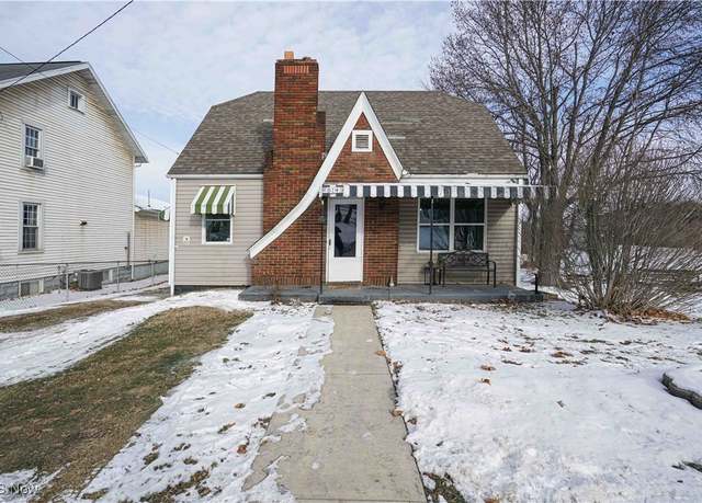 Property at 814 Rayon Dr, Parkersburg, WV 26101, 3 beds, 1.5 baths