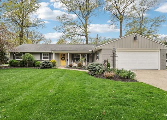 Property at 228 Parkwood Ave, Avon Lake, OH 44012, 3 beds, 3 baths