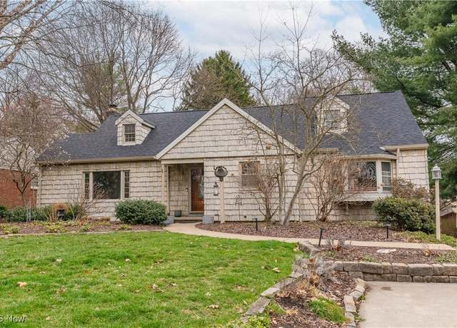 Property at 5929 Island Dr NW, Canton, OH 44718, 4 beds, 3 baths
