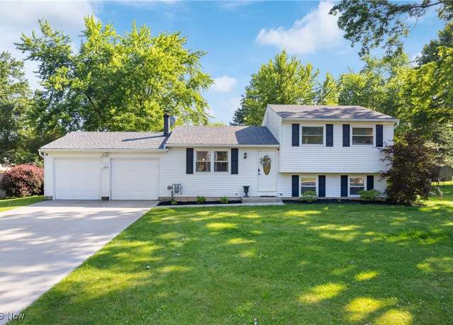 Property at 1295 Hibbard Dr, Stow, OH 44224, 3 beds, 2 baths