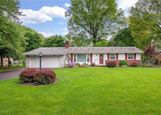 Property at 2406 Bevington St NW, Canton, OH 44709, 3 beds, 1.5 baths