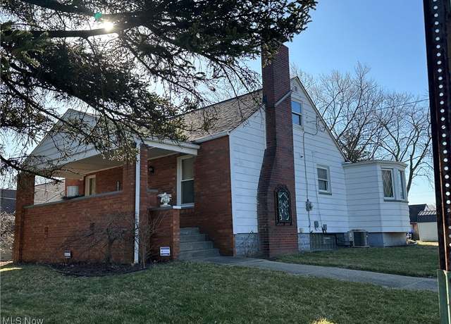 Property at 2100 Lynn Ave, Youngstown, OH 44514, 2 beds, 1 bath