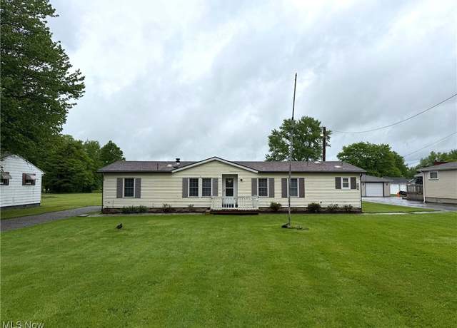 Property at 2471 Weir Rd NE, Warren, OH 44483, 3 beds, 2 baths