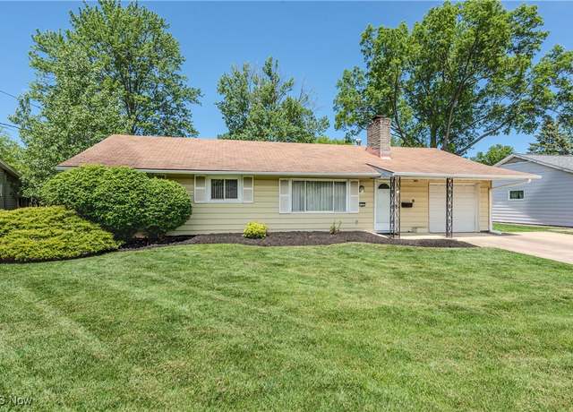 Property at 142 Meadow Dr, Berea, OH 44017, 4 beds, 2 baths