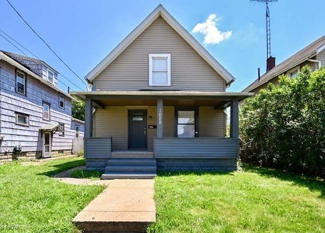 Property at 1628 Clark Ave SW, Canton, OH 44706, 3 beds, 1.5 baths