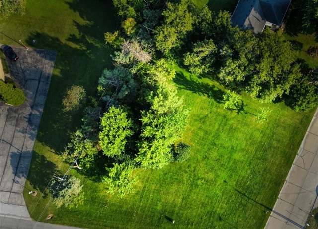Property at 1 Daylon Ct, Vermilion, OH 44089