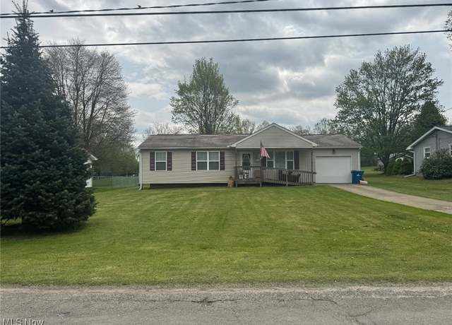 Property at 1129 Jones Dr, Salem, OH 44460, 3 beds, 2.5 baths