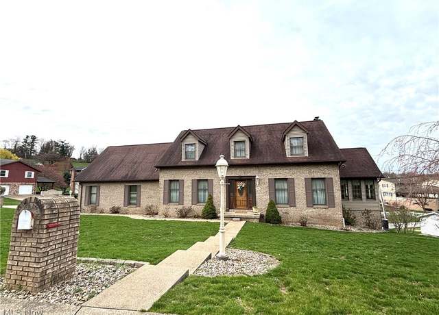 Property at 100 Pinecrest Dr, St. Clairsville, OH 43950, 4 beds, 3.5 baths