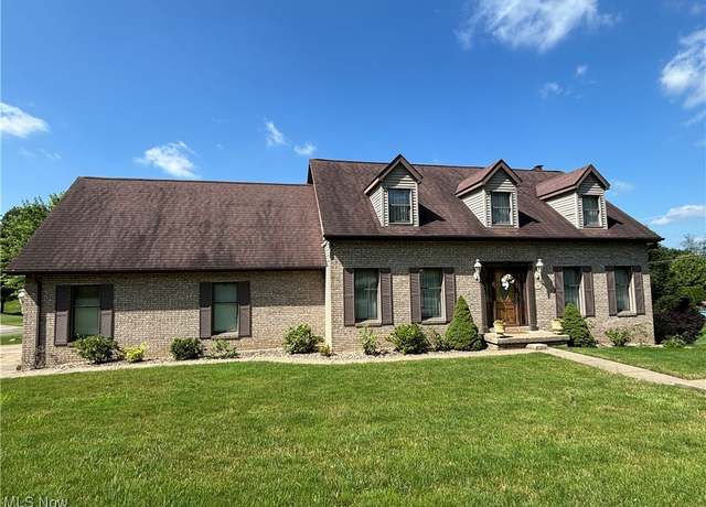 Property at 100 Pinecrest Dr, St. Clairsville, OH 43950, 4 beds, 3.5 baths