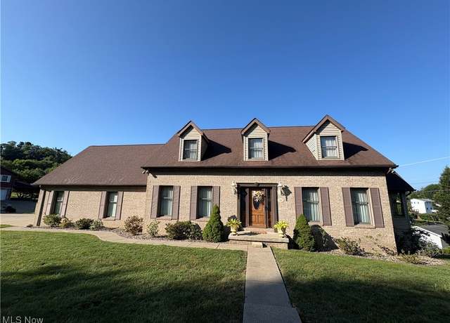 Property at 100 Pinecrest Dr, St Clairsville, OH 43950, 4 beds, 3.5 baths