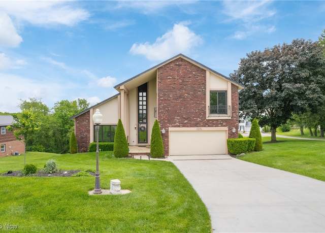 Property at 11275 Indian Hills Dr NE, Bolivar, OH 44612, 4 beds, 3.5 baths