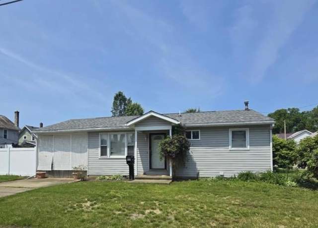 Property at 416 2nd Dr NE, New Philadelphia, OH 44663, 3 beds, 2 baths