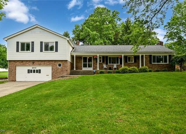 Property at 2015 Burlington Rd, Akron, OH 44313, 4 beds, 3 baths