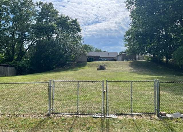 Property at 904 Shadybrook Dr, Akron, OH 44312