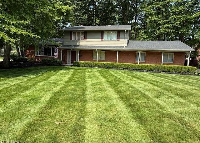 Property at 8674 Hunters Trl, Warren, OH 44484, 4 beds, 3 baths