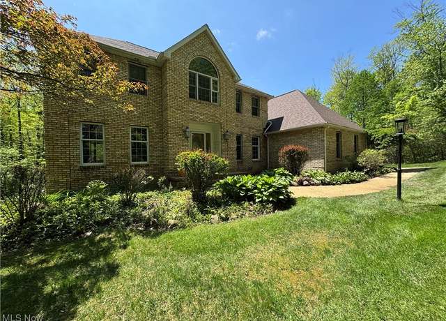 Property at 11185 Brentwood Ln, Chardon, OH 44024, 3 beds, 3.5 baths