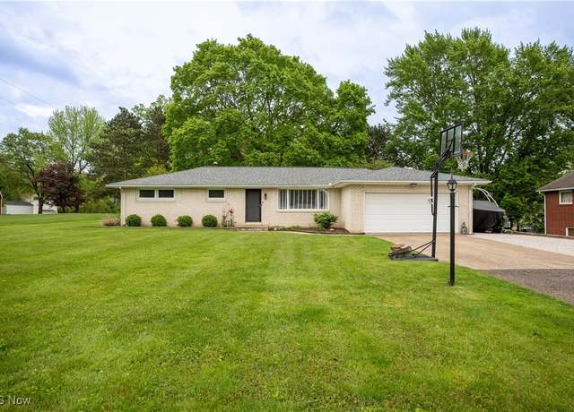 Property at 4150 Hyatt Ave NW, Massillon, OH 44646, 3 beds, 2 baths