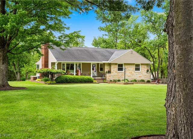 Property at 17912 S Meadowpark Dr, Walton Hills, OH 44146, 3 beds, 2 baths