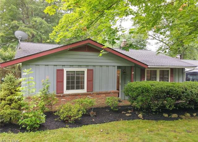 Property at 206 Hazelwood Dr, Chagrin Falls, OH 44022, 3 beds, 1.5 baths