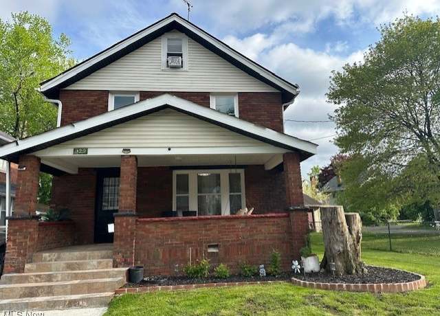 Property at 929 Comstock St NW, Warren, OH 44483, 3 beds, 2 baths