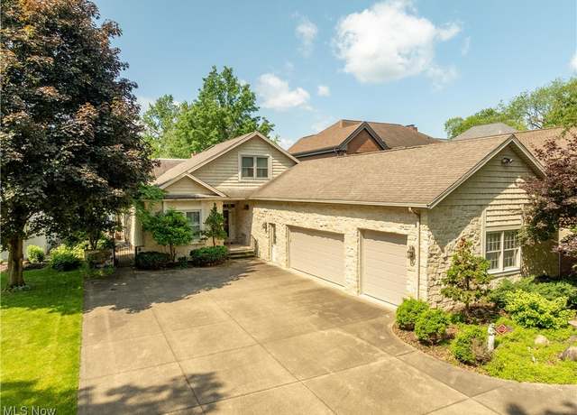 Property at 5445 East Blvd NW, Canton, OH 44718, 4 beds, 2.5 baths
