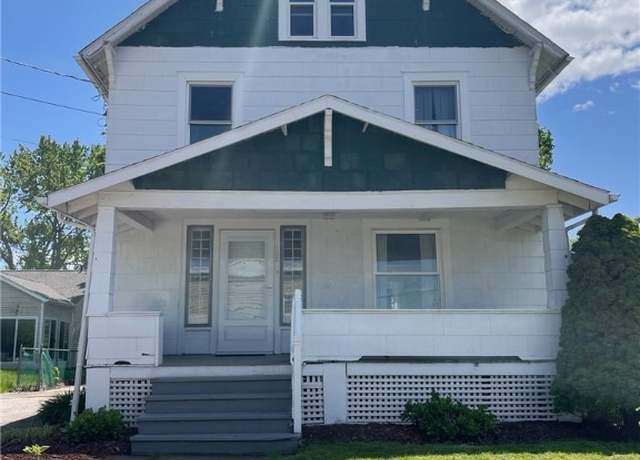 Property at 132 Washington St E, Hartville, OH 44632, 3 beds, 2 baths