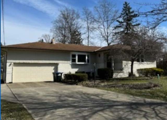 Property at 119 Oakleigh Dr, Brunswick, OH 44212, 4 beds, 3 baths