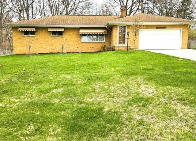 Property at 8443 Parkdale Dr, North Royalton, OH 44133, 3 beds, 1.5 baths