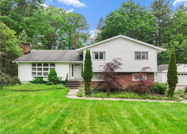 Property at 2876 Hayes Dr, Willoughby Hills, OH 44094, 4 beds, 3 baths