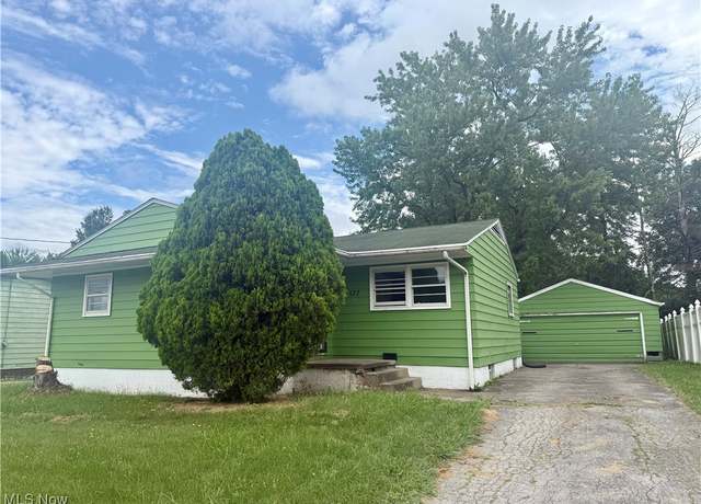 Property at 137 Greeley Ln, Youngstown, OH 44505, 3 beds, 1 bath