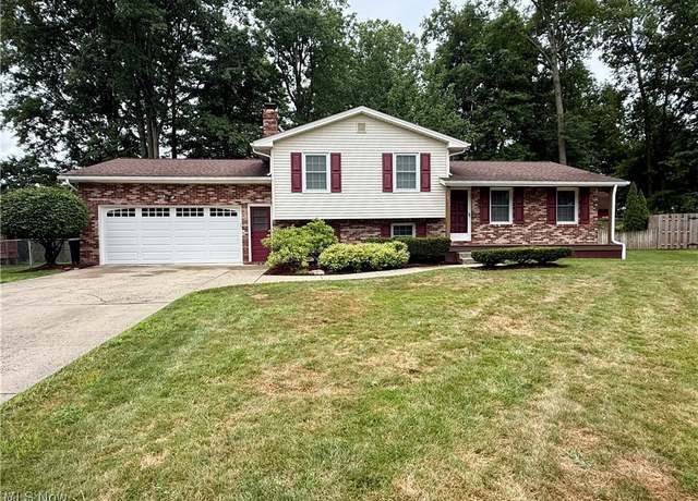 Property at 1816 Maple Trace Ct, Youngstown, OH 44515, 3 beds, 1.5 baths