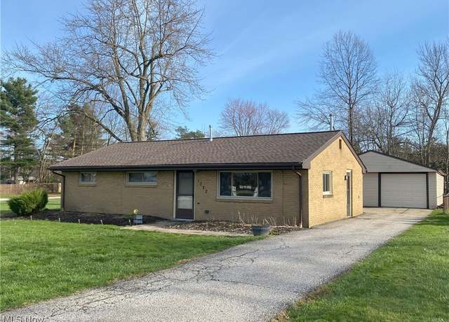 Property at 1382 Meadowlawn Dr, Macedonia, OH 44056, 3 beds, 2 baths