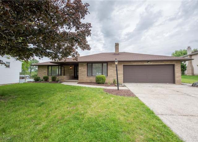 Property at 10015 Vista Dr, North Royalton, OH 44133, 5 beds, 3 baths