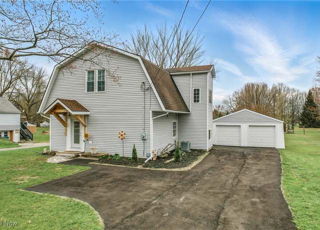 Property at 400 Champion Ave E, Warren, OH 44483, 3 beds, 2.5 baths
