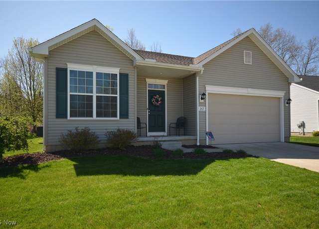 Property at 242 Oakview Cir, Tallmadge, OH 44278, 3 beds, 2 baths