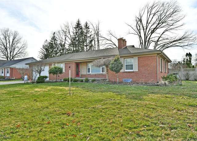 Property at 823 Wildwood Dr NE, Warren, OH 44483, 3 beds, 2 baths