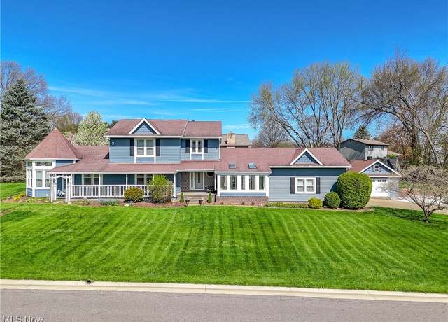 Property at 6091 Lakewood St, Canton, OH 44718, 4 beds, 3.5 baths