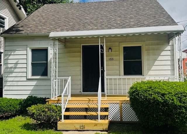 Property at 125 E 30th St, Lorain, OH 44055, 3 beds, 1.5 baths