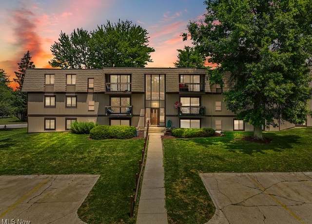 Property at 9521 Sunrise Blvd, North Royalton, OH 44133, 2 beds, 2 baths
