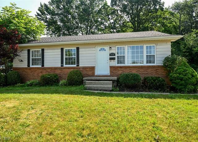 Property at 575 Lynn Dr, Cuyahoga Falls, OH 44221, 3 beds, 1.5 baths