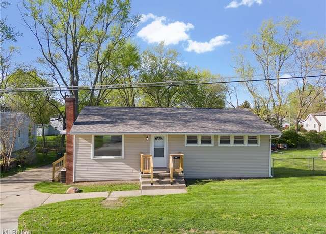 Property at 1615 39th St NW, Canton, OH 44709, 3 beds, 1.5 baths