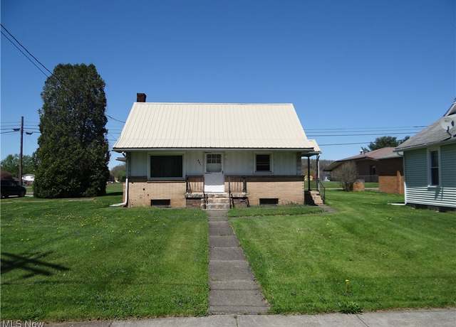 Property at 221 W Wood St, Malvern, OH 44644, 2 beds, 1.5 baths