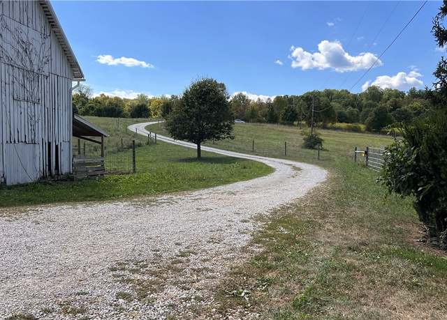 Property at 8289 River Styx Rd, Wadsworth, OH 44281, 7 beds, 2 baths